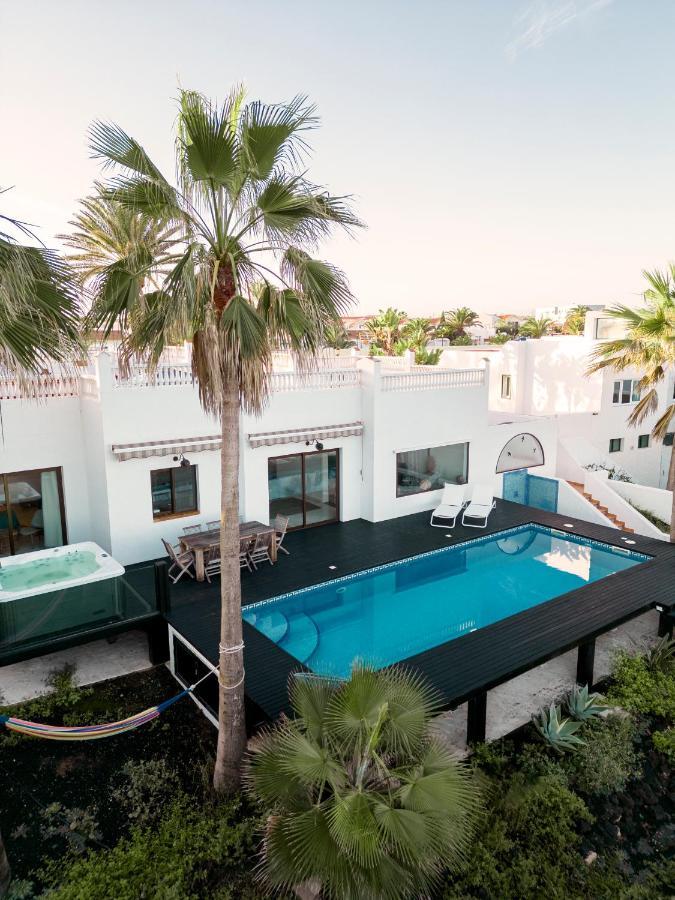 קורלחו Villa Los Flamencos By Veaco- Beachfront & Pool מראה חיצוני תמונה